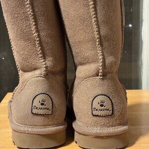 Bearpaw  Women's Snow Boot / ELLE SHORT/Size 8/Beige Gols